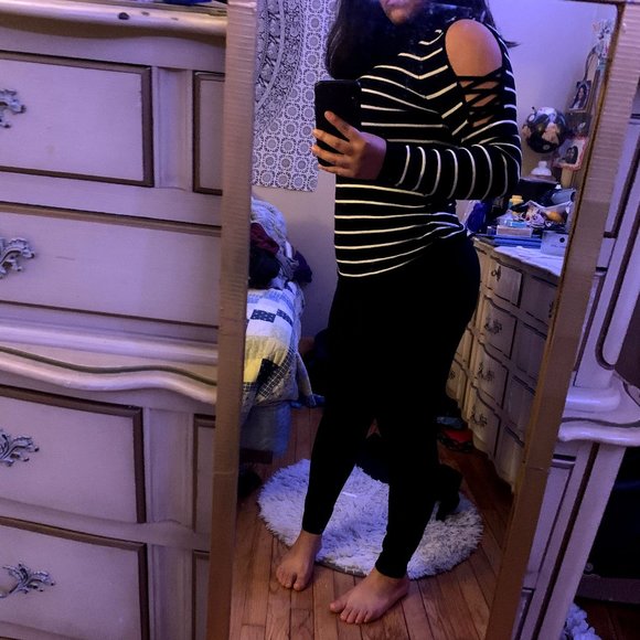 Black and White open shoulder sweater - Picture 3 of 3